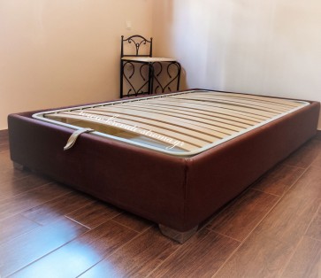 Ημίδιπλος αποθηκευτικός χώρος με μηχανισμό ανάκλισης και ύφασμα χωρίς κεφαλάρι Ημίδιπλος αποθηκευτικός χώρος με μηχανισμό ανάκλισης και ύφασμα χωρίς κεφαλάρι