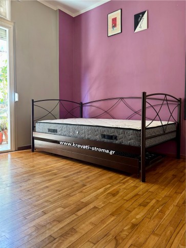 Καναπές κρεβάτι μεταλλικός σε λευκό χρώμα με δεύτερο συρόμενο 