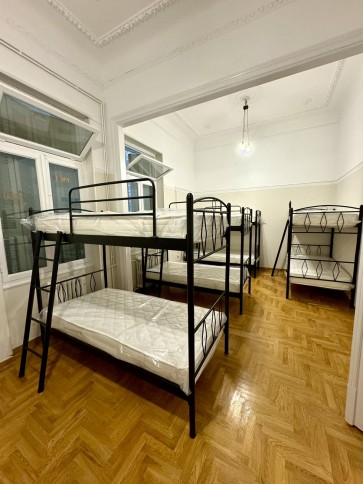 Κουκέτες μεταλλικές μονές οικονομικές κατάλληλες για χώρους που φιλοξενούν πολλά άτομα ξενώνες , δομές , airbnb κλπ