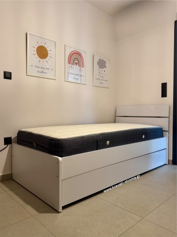 Κρεβάτι εφηβικό στο χρώμα του ξύλου  με κρεβάτι βοηθητικό επισκέπτη συρόμενο