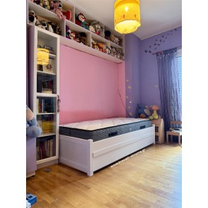 Κρεβάτι μονό μασίφ χαμηλό χωρίς προσκέφαλο σαν καναπεδάκι από ξύλο πεύκου με συρόμενο κρεβάτι σε λευκό χρώμα.