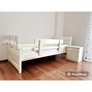 Κρεβάτι μασίφ με περιμετρικά προστατευτικά κάγκελα για μέγιστη ασφάλεια