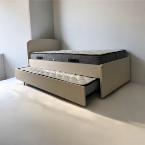 Ξύλινο κρεβάτι παιδικό σε ουδέτερο εκρού χρώμα για στρώμα 90χ190 με συρόμενο κρεβάτι 